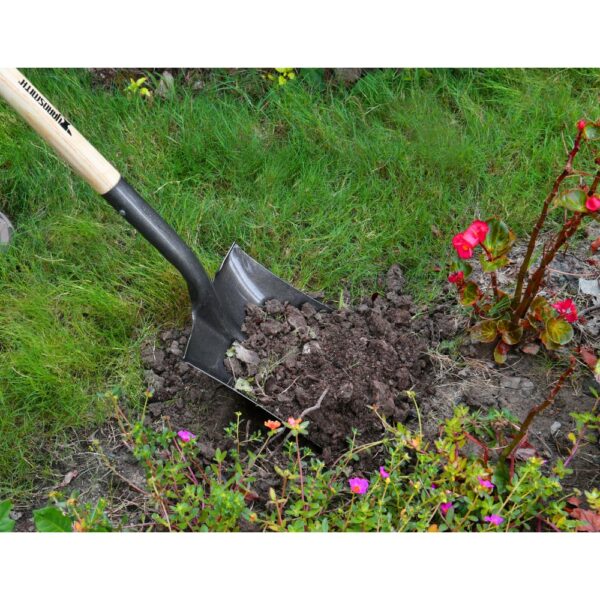 Shovel 500mm D Handle in use
