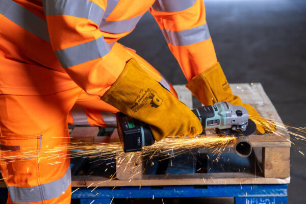 Welders Gauntlet 14" - in use