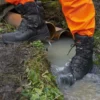Rock fall RF540 Monzonite Safety Boot S3 in use